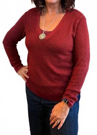 La Made Gabrielle V Neck Pullover Sweater In Merlot