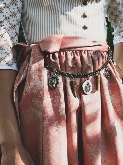 Welcher Schmuck passt zum Dirndl?