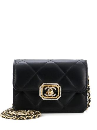 Chanel Clutch CC con catena in pelle di vitello trapuntata - Nero