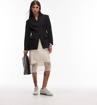 Asos Blazer stretto in vita nero con cuciture a vista e spalle imbottite