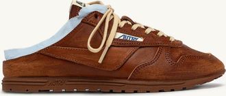 Autry WINDSPIN MULE SNEAKERS IN SHIRT BUFF AND AZURE LEATHER
