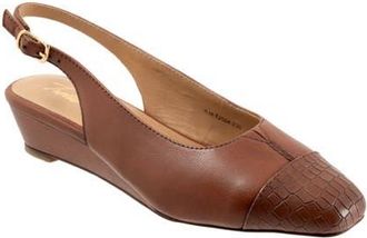 Trotters Dea Slingback Cap Toe Wedge Pump in Cognac Croco at Nordstrom, Size 10.5