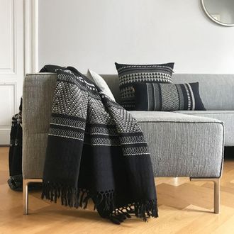 Malagoon Manta de algod&oacute;n negra con rayas nativas 240x270