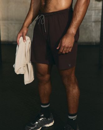 Vuori Clothing Grafton Shorts Lined 7 | Raisin | XS, Size Extra Small