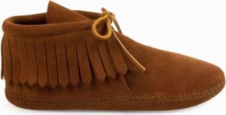 Minnetonka Womens Classic Fringe Boot In Brown Hardsole