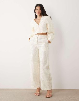 Asos Pantaloni bombati in boucl&eacute; color crema in coordinato-Bianco