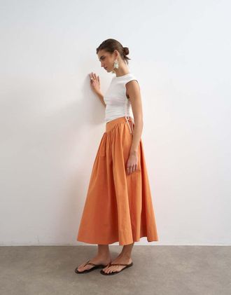 Topshop Gonna lunga stile saloon color ruggine con vita scesa-Rosso
