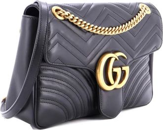 Gucci GG Marmont Flap Bag Matelasse Leather Medium shoulder bag - Zwart
