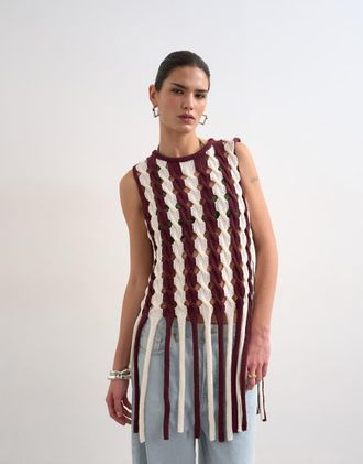 Topshop Top senza maniche in maglia a trecce bordeaux con nappe-Rosso