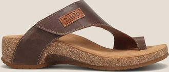Taos Womens Loop Sandal In Mocha