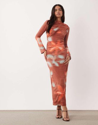 Asos Vestito lungo asimmetrico con scollo a barchetta drappeggiato e stampa sfocata-Multicolore