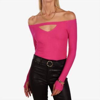 Michael Lauren Norbert Open Shoulder V Keyhole Top In Dark Pink
