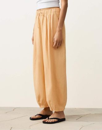 Oysho Pantaloni a palloncino gialli a pieghe in 100% lino-Giallo