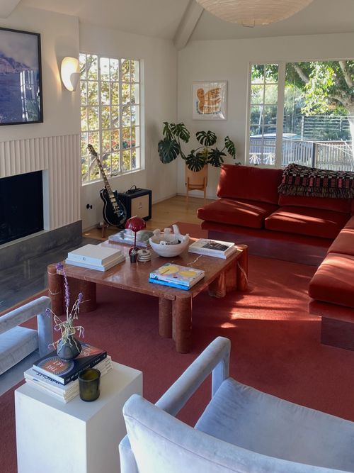 Wohnzimmer in der Trendfarbe Rot.