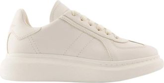 Alexander McQueen Witte Leren Oversized Sneakers - Dames - Sneakers - Wit - 36 EU - Schoenen