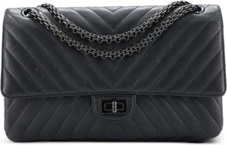 Chanel So Black Reissue 2.55 Flap Bag Chevron Sheepskin 226 shoulder bag - Zwart