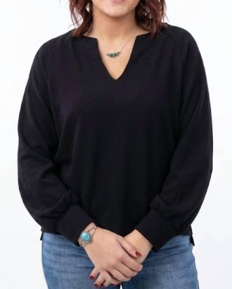 Yelete Sofie Soft Raglan Long Sleeve Top In Black