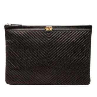 Chanel Pre-owned Clutches, female, Black, Size: ONE SIZE Pre-owned Chevron Caviar Clutch