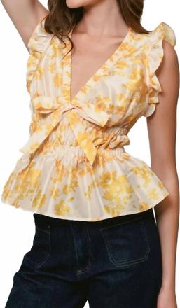 Hutch Tazz Flutter Sleeves Top In Champagne Dainty Floral