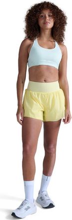 2XU Aero Mesh Medium Impact Bra in Mint Dust/mint Reflective at Nordstrom