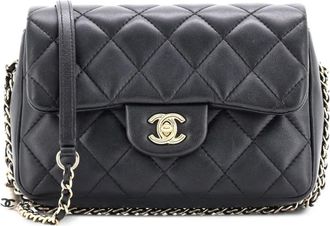 Chanel My Precious Pearls Chain Flap Bag Quilted Lambskin Medium crossbody bag - Zwart