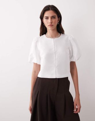 Vero Moda Top bianco gardenia con maniche voluminose e chiusura sul davanti