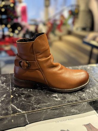 Eric Michael Womens Carolyn Bootie In Cognac