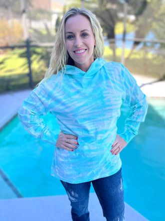 Ivory Ella Hoodie Shirt In Light Blue Tie Dye