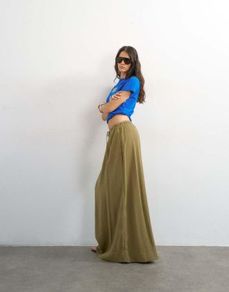 Topshop Gonna lunga slim morbida allacciata in vita color oliva-Marrone