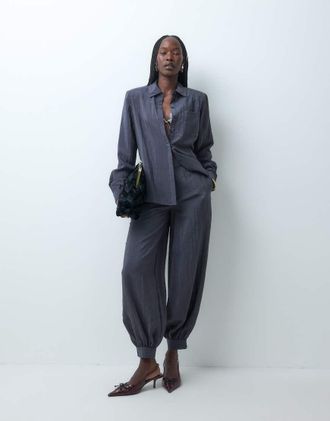 4th & Reckless pantaloni in nylon con gamba balloon in coordinato color antracite-Grigio