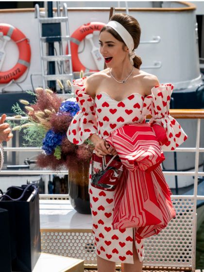 Emily in Paris 2 – De mooiste outfits, de ontwerpers erachter en looks om te shoppen
