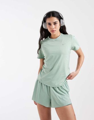 Nike Swift Dri-FIT - Pantaloncini 2 in 1 verdi a vita medio alta-Verde