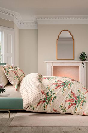 V&A shop Larkspur Meadow Cover Set S/B Coral | Size: Double