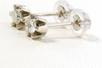 C&A Unbranded Platinum 900 Stud Earrings (Pre-Owned)