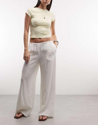 Weekday Pantaloni stropicciati a fondo ampio bianchi - In esclusiva per ASOS-Bianco