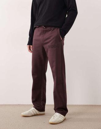 HUGO BOSS HUGO Red - Dumrulo - Joggers bordeaux con logo tono su tono-Rosso