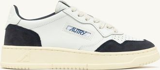 Autry MEDALIST LOW SNEAKERS IN WHITE LEATHER AND OCEAN SUEDE