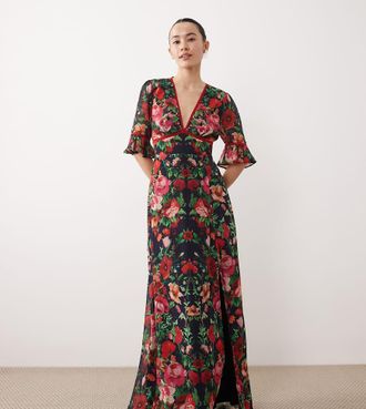 Hope & Ivy Petite Vestito lungo aperto dietro con maniche con volant e spacco sulla coscia rosso e blu navy con stampa-Multicolore