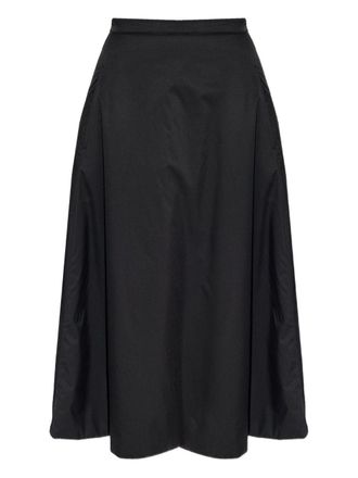 Add F&uuml;gen Sie schwarze R&ouml;cke hinzu