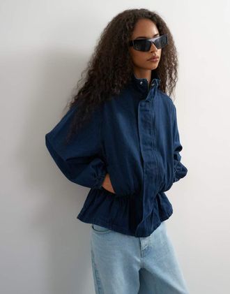 Topshop giacca sportiva da tuta in denim con vita elasticizzata, colletto a lupetto, indaco-Blu