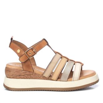 Xti Womens Flat Sandals In Camel