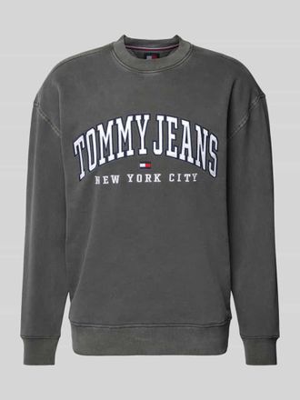 Tommy Jeans Relaxed Fit Sweatshirt mit Label-Stitching in Black, Größe S