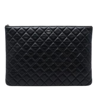 Chanel Pre-owned Clutches, female, Black, Size: ONE SIZE Pre-owned Quilted Lambskin Clutch