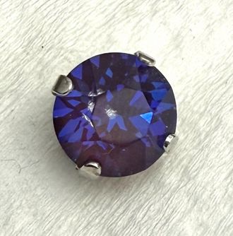 Mariana Womens Studs Earrings In Purple