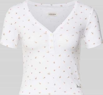 Guess Cropped T-Shirt mit V-Ausschnitt und Knopfleiste in Weiss, Gr&ouml;&szlig;e L