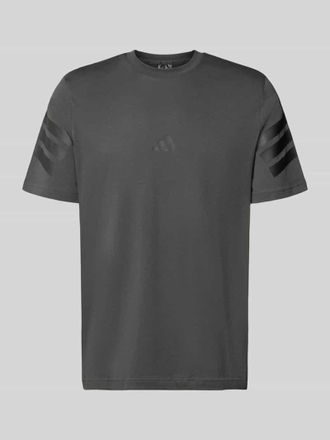 adidas Relaxed Fit T-Shirt aus reiner Baumwolle in Anthrazit, Gr&ouml;&szlig;e XXL