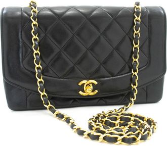 Chanel Vintage Chain Curved Flap Quilted Leather Black Leather Handbag (Pre-Owned)
