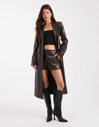 Asos Blazer sartoriale taglio lungo in pelle sintetica marrone effetto pitonato in coordinato