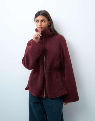 Monki giacca in pile con vita stretta bordeaux-Rosso