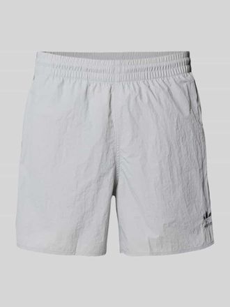 adidas Originals Shorts mit Label-Stitching in Mittelgrau, Gr&ouml;&szlig;e XS